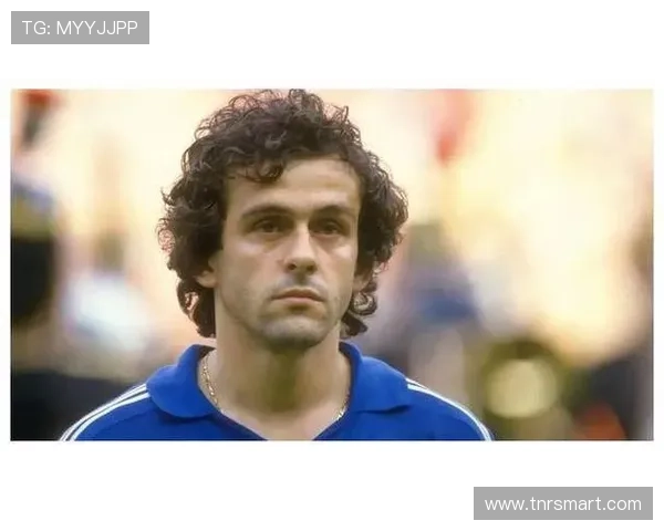 聚焦当红足球球星成长历程与辉煌时刻全面解读绿茵传奇魅力